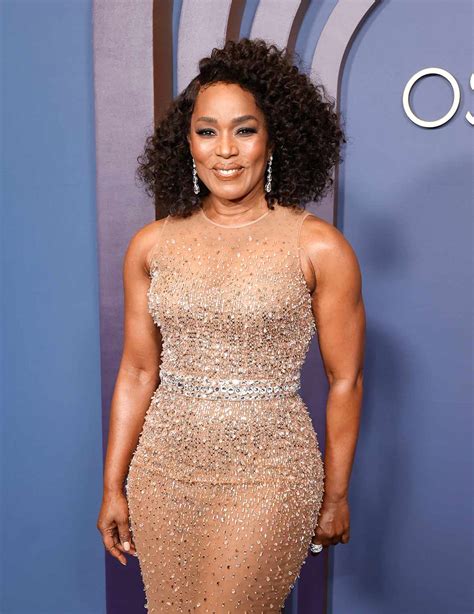 Angela Bassett Nude