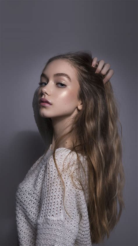 Nude Women Modelling
